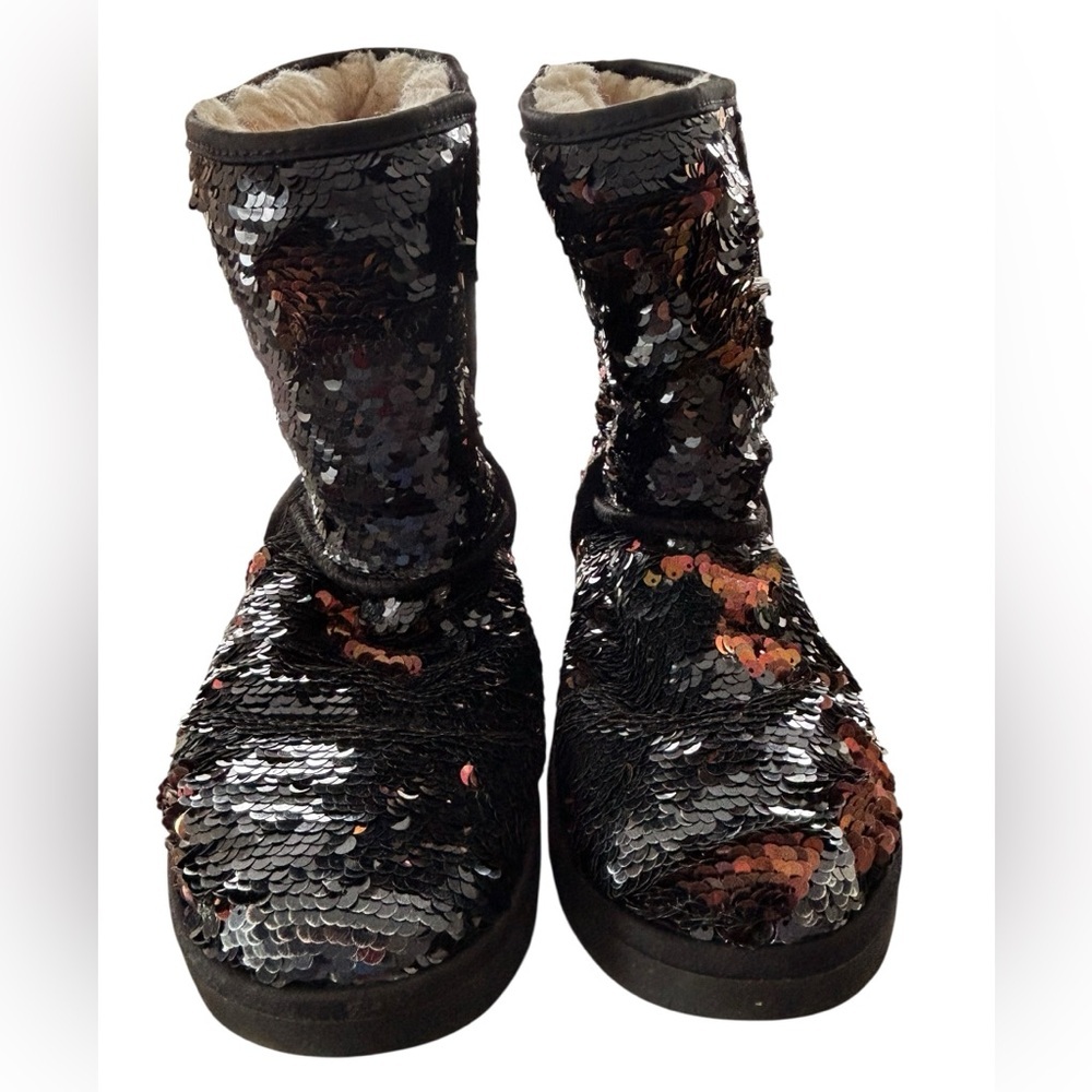 UGG Classic Short Sequin Boots – Black Sparkle Reversible Sequin Women’s Size 9
